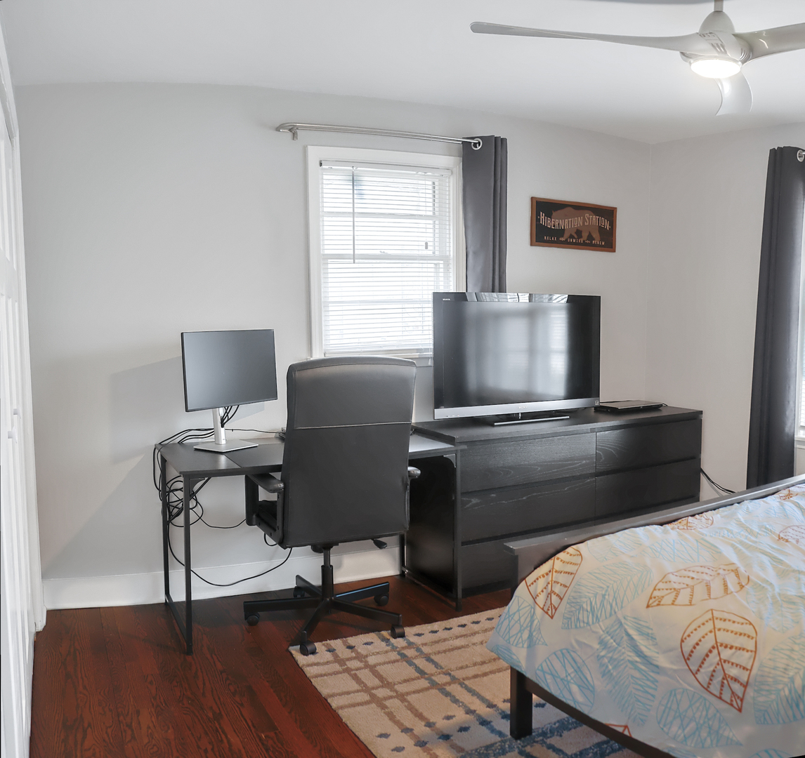 227 North Butterfield Road Libertyville, IL 60048 - Photo 19 of 27 a living room with a couch and a table