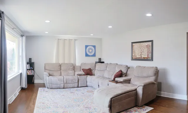 $3,300 | 227 North Butterfield Road, Libertyville, IL 60048