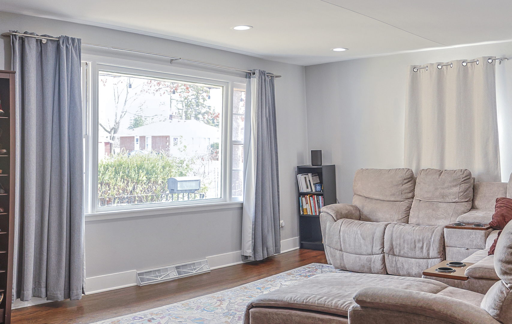 227 North Butterfield Road Libertyville, IL 60048 - Photo 6 of 27 a living room with furniture and a large window