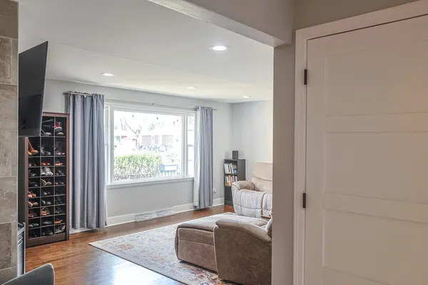 $3,200 | 227 North Butterfield Road, Libertyville, IL 60048