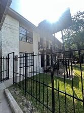 5911 Grace Lane, Unit 2 Houston, TX 77021 - Photo 6 of 7 a view of a balcony