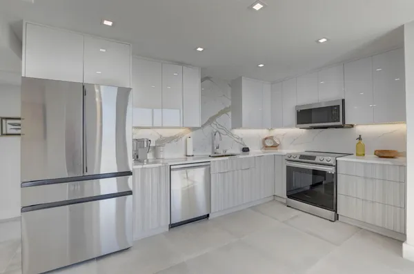 $3,700 | 7754 Lakeside Boulevard, Unit 441, Boca Raton, FL 33434