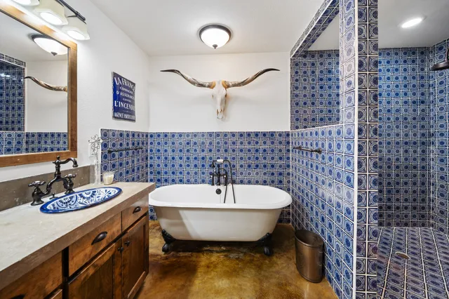 a bathroom with a toilet