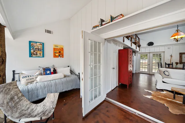 a view of empty room with floor to ceiling window
