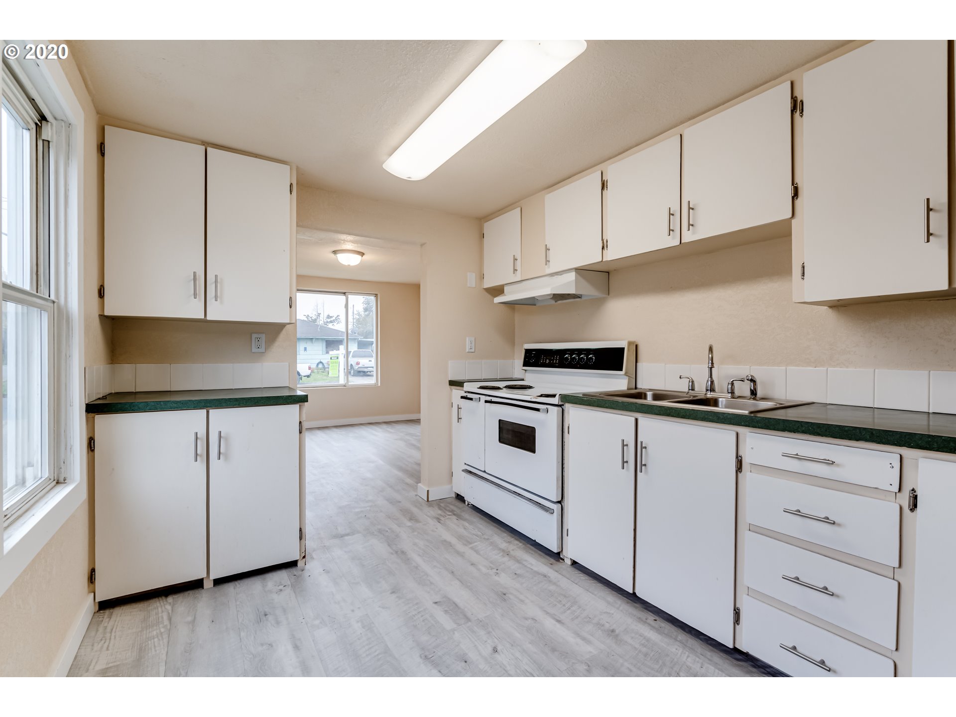 2270 D Street Springfield, OR 97477 - Photo 11 of 23
