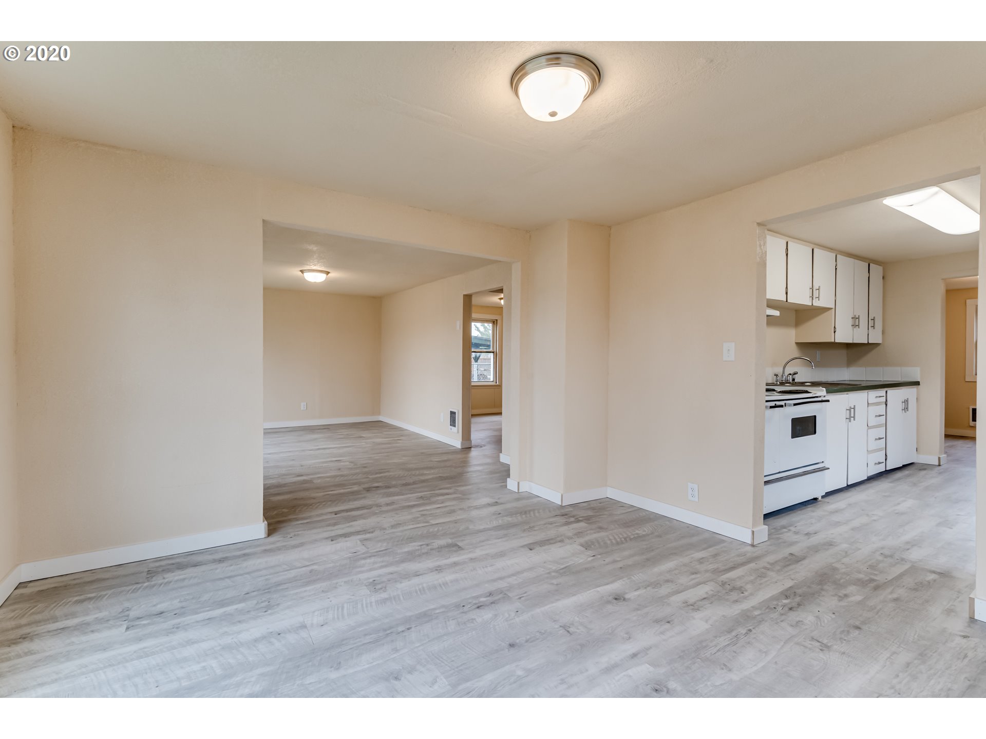 2270 D Street Springfield, OR 97477 - Photo 7 of 23