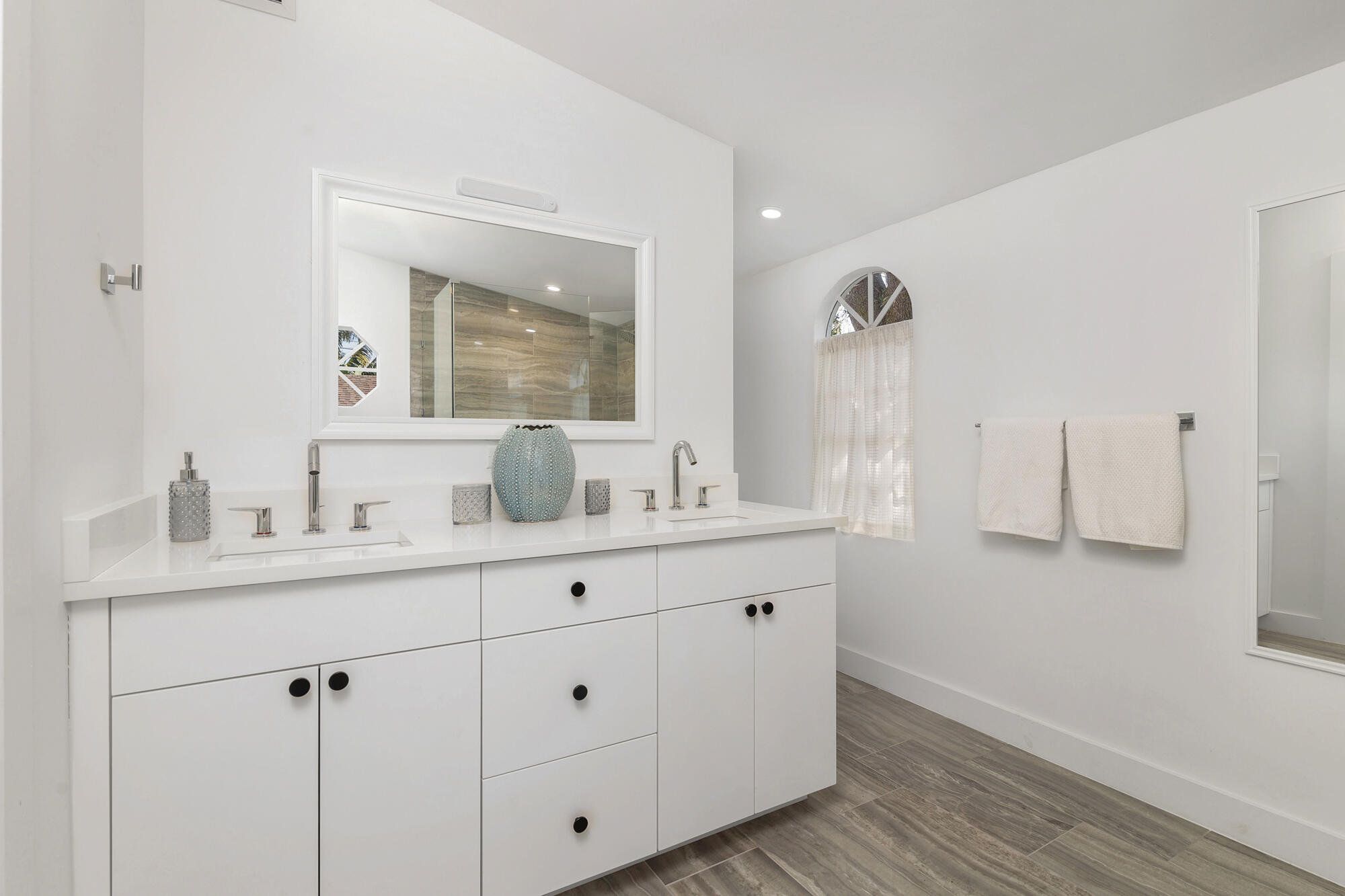 380 Potter Road West Palm Beach, FL 33405 - Photo 9 of 24 low-20