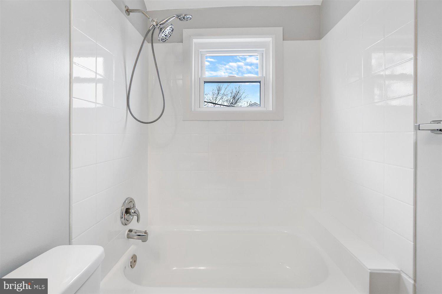 8419 Kavanagh Road Baltimore, MD 21222 - Photo 28 of 31 a bathroom with a bath tub and a window