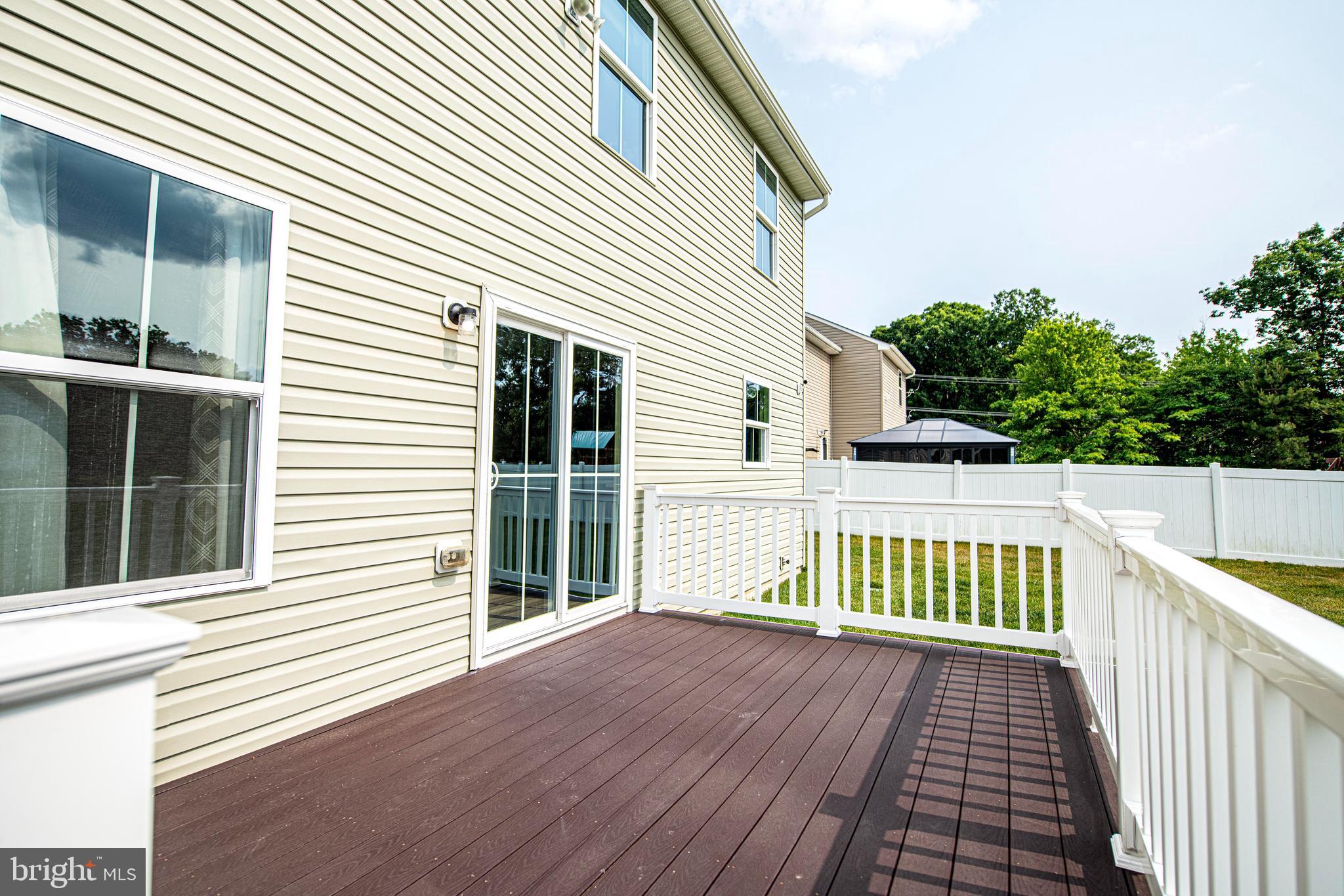 2 Ridgely Forest Drive Elkton, MD 21921 - Photo 14 of 30 Maintenance-free Trex deck & vinyl railings