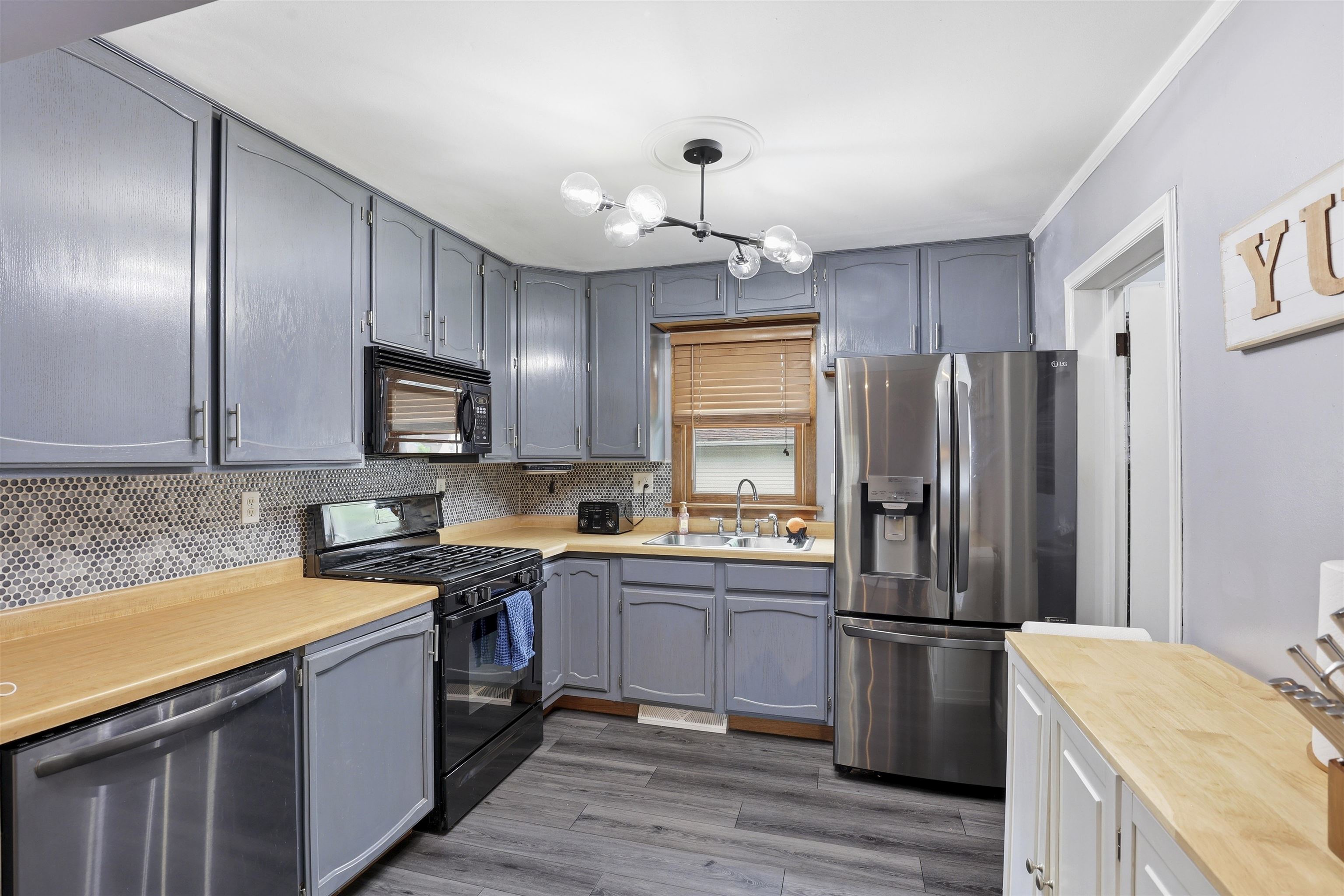 709 East Goodall Street Appleton, WI 54915 - Photo 9 of 28