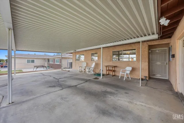 a view of livingroom with furniture and window