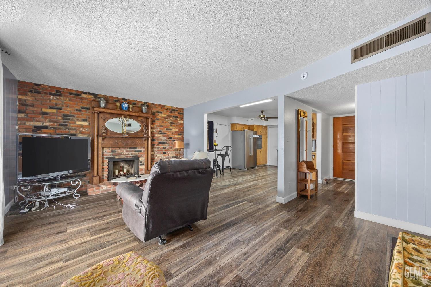 Undisclosed Address Taft, CA 93268 - Photo 21 of 42 a living room with furniture a flat screen tv and wooden floor