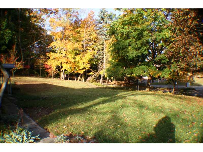 210 Siebert Road Pittsburgh, PA 15237 - Photo 23 of 25 Yard/Garden. The Large Side Yard shown with The Beautiful Fall Foliage.