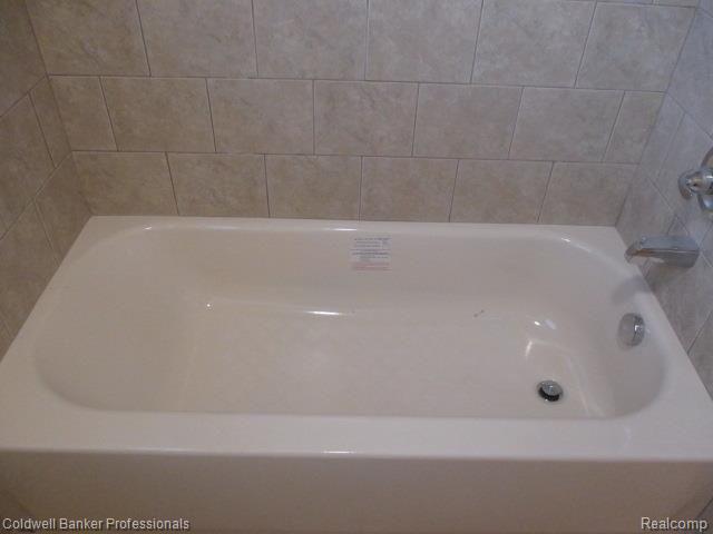 2870 Hickory Lawn Road Rochester Hills, MI 48307 - Photo 17 of 21