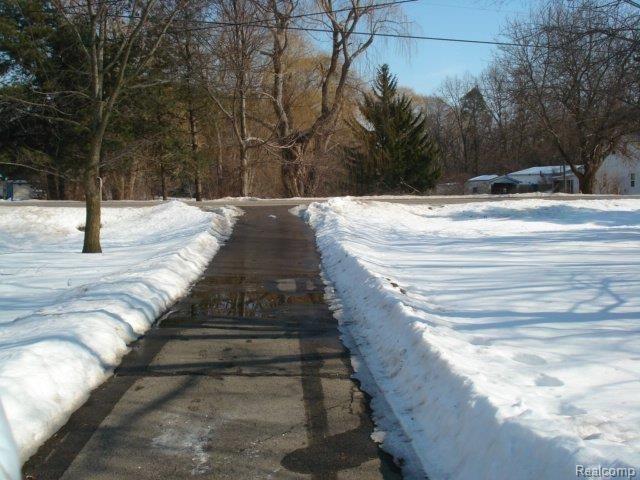 4880 Munger Road Ypsilanti, MI 48197 - Photo 9 of 19 driveway