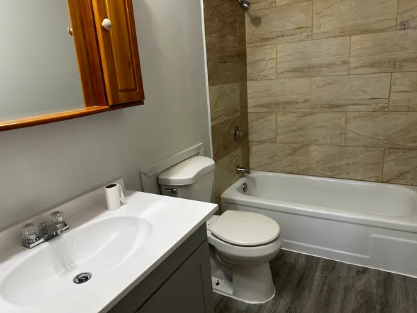 $1,800 | 1590 Perry Court, Unit C, Aurora, IL 60505