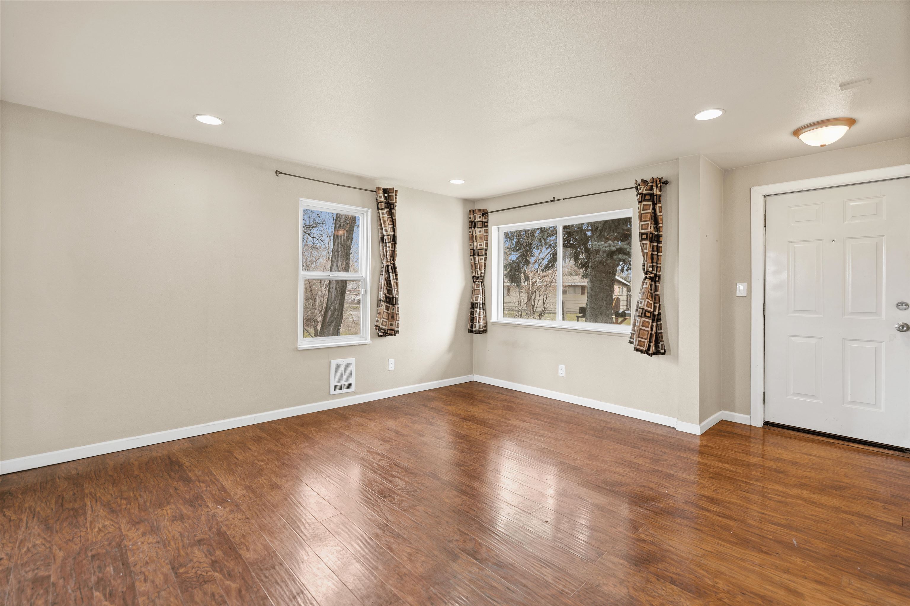 1302 South Bowdish Road Spokane Valley, WA 99206 - Photo 3 of 20