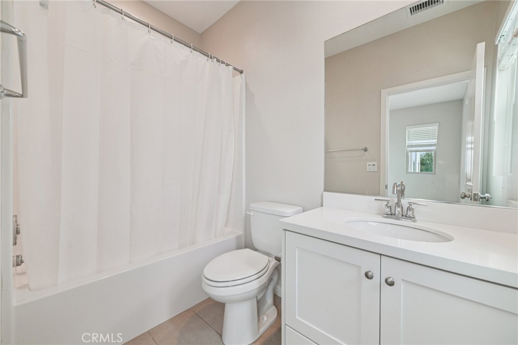 143 Frame Irvine, CA 92618 - Photo 19 of 41 a bathroom with a sink a toilet and shower