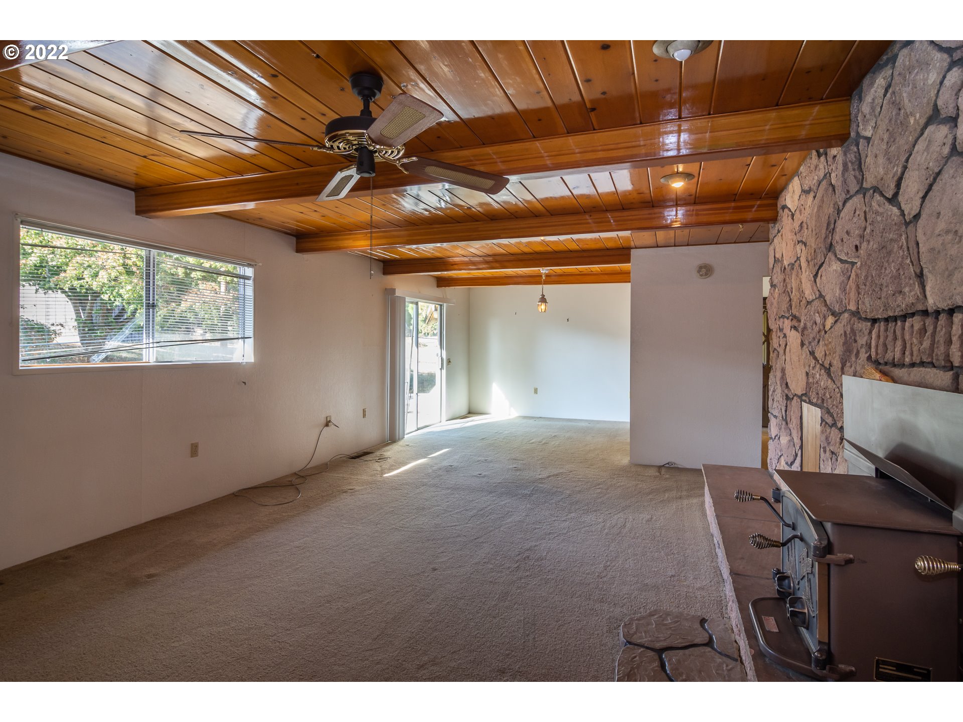 2068 North Myrtle Road Myrtle Creek, OR 97457 - Photo 5 of 32 a view of an empty room with a window