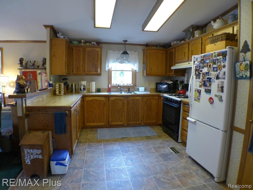 1754 Mertz Road Caro, MI 48723 - Photo 3 of 26 P1010412.jpg