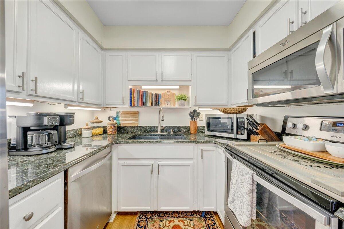 897 Ashmeade Road Moneta, VA 24121 - Photo 47 of 156 Kitchen