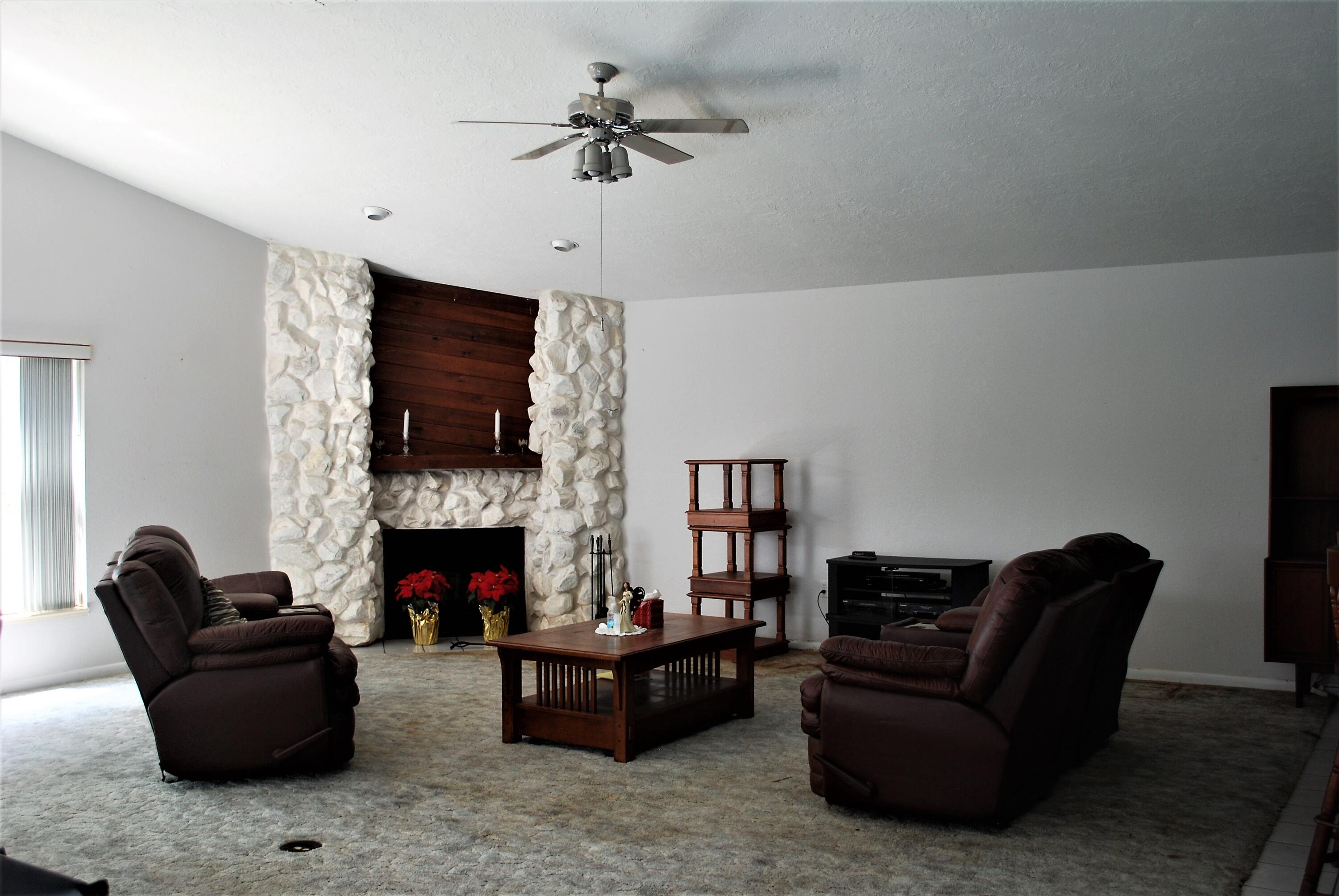 1229 Lakeside Way Sebring, FL 33876 - Photo 6 of 40 DSC_0022 (2)