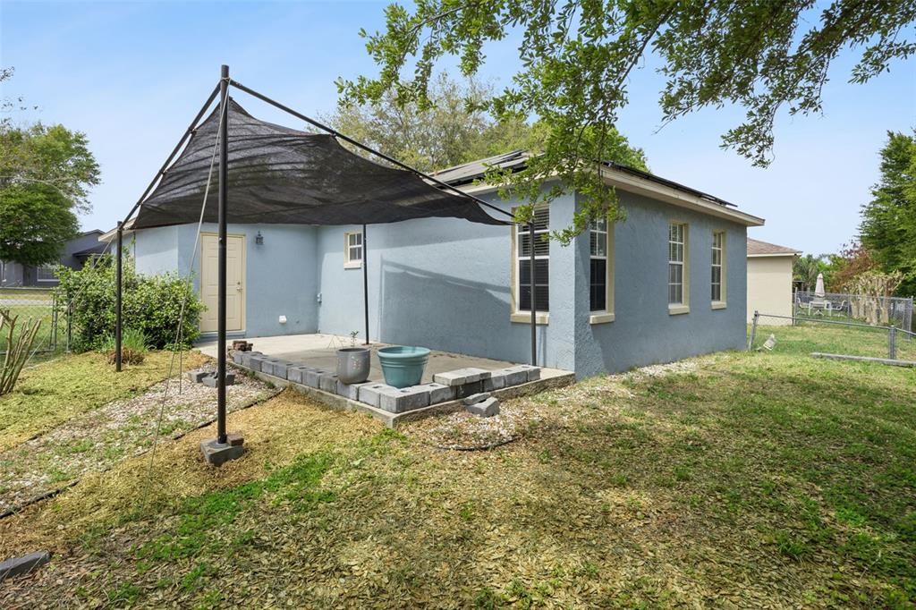 124 Diamond Ridge Boulevard Auburndale, FL 33823 - Photo 18 of 20 a backyard of a house with table and chairs