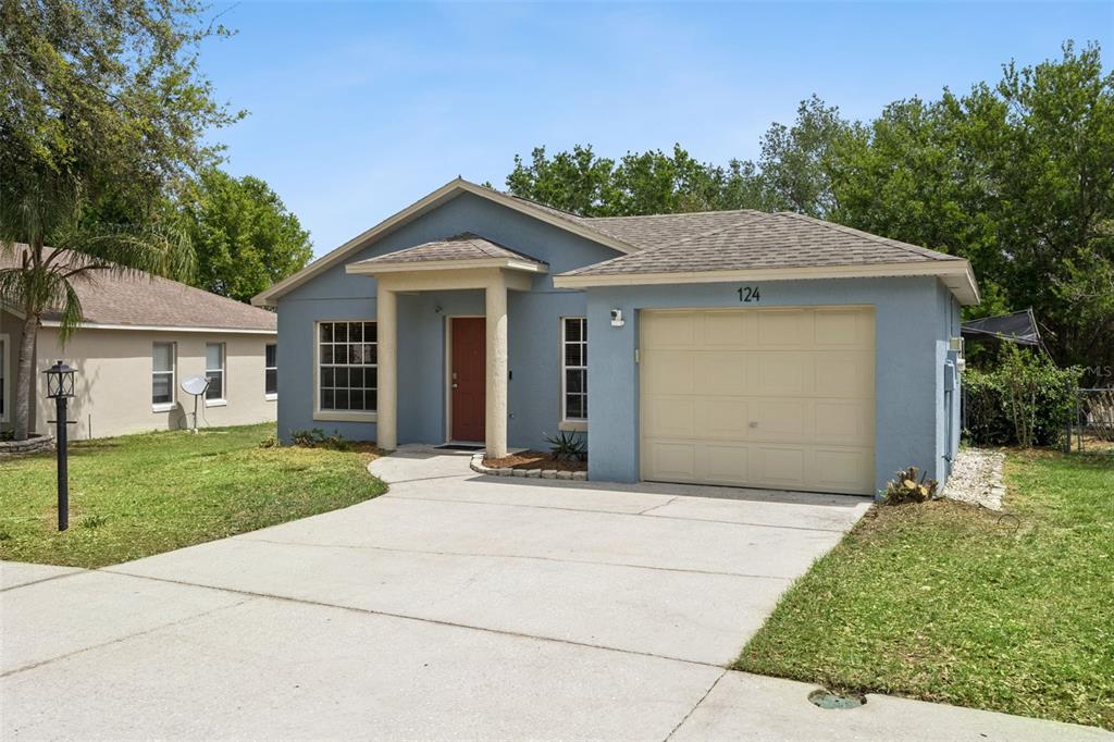 124 Diamond Ridge Boulevard Auburndale, FL 33823 - Photo 20 of 20 a front view of a house with a garden