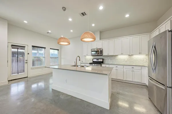 $3,650 | 1000 Taulbee Lane, Unit B, Austin, TX 78757