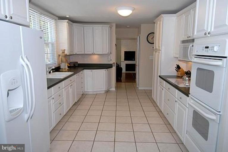 1688 Winchester Road Annapolis, MD 21409 - Photo 12 of 25 Kitchen
