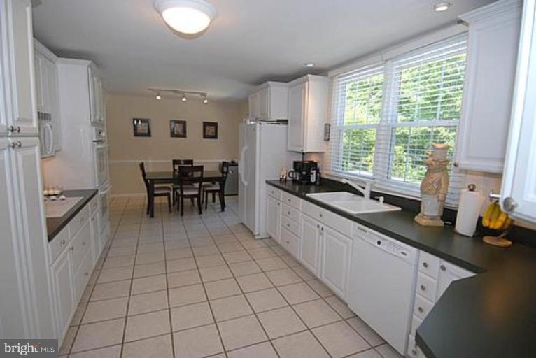 1688 Winchester Road Annapolis, MD 21409 - Photo 13 of 25 Kitchen #2
