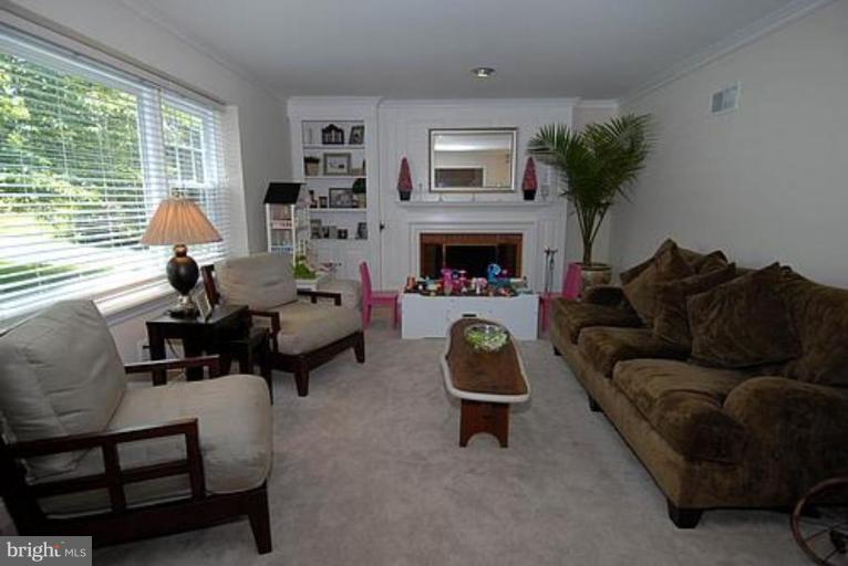 1688 Winchester Road Annapolis, MD 21409 - Photo 16 of 25 Living Room