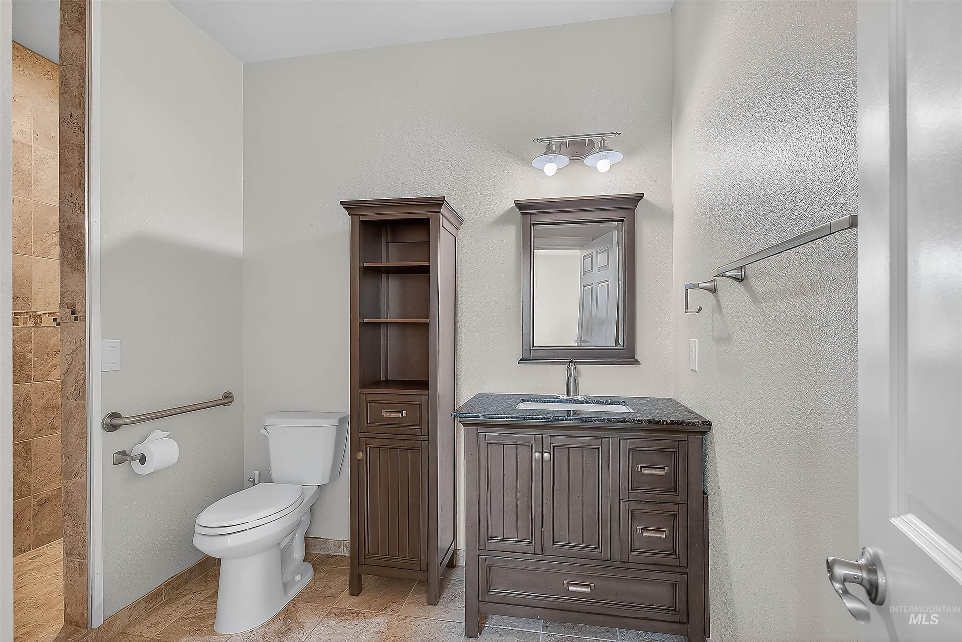 2233 Burrell Avenue Lewiston, ID 83501 - Photo 31 of 48 Full bath with vanity and toilet