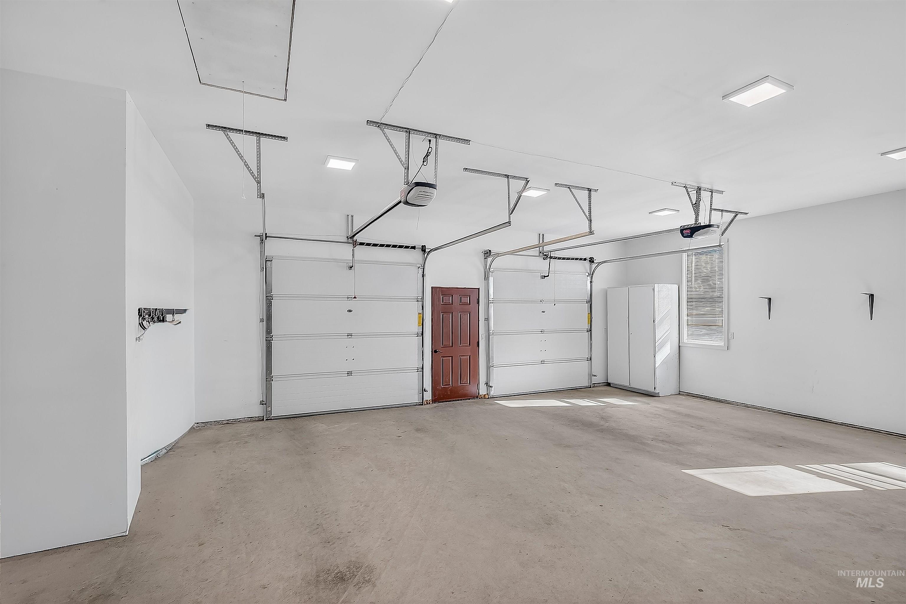 2233 Burrell Avenue Lewiston, ID 83501 - Photo 33 of 48 Garage with a garage door opener