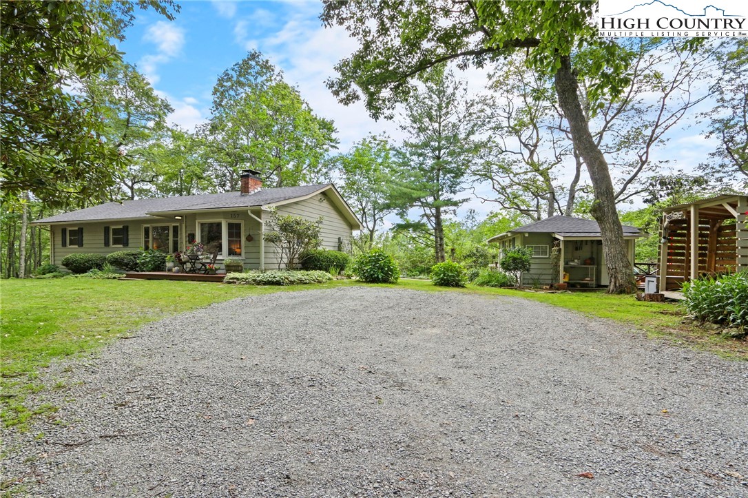 157 Twisted Laurel Lane Blowing Rock, NC 28605 - Photo 4 of 50