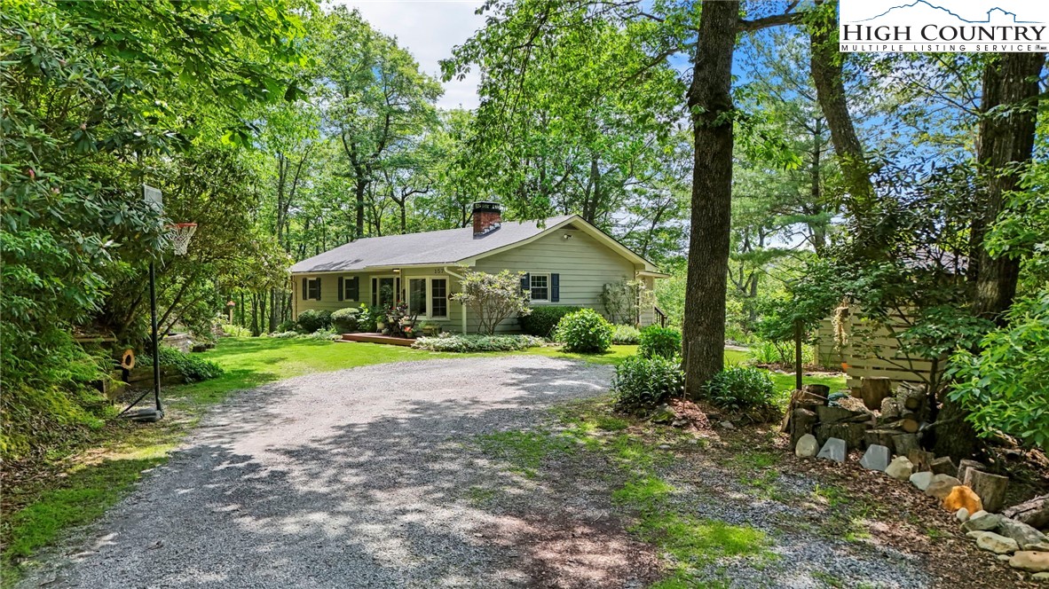 157 Twisted Laurel Lane Blowing Rock, NC 28605 - Photo 5 of 50