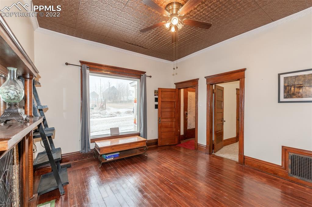210 South 2nd Street Victor, CO 80860 - Photo 6 of 30 a living room with furniture and a flat screen tv