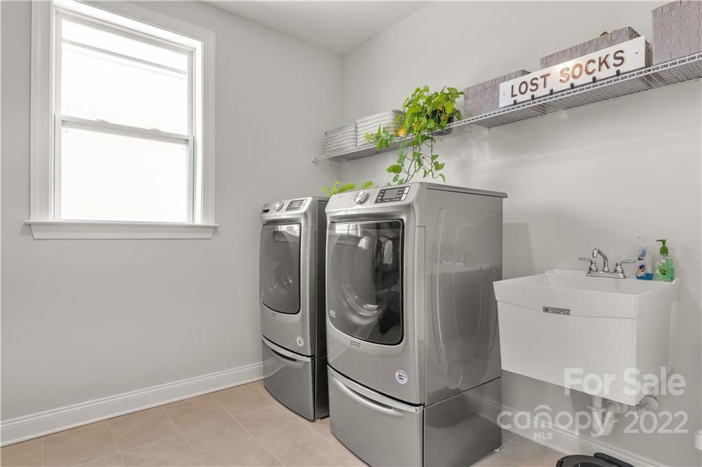 6028 Candlestick Lane Lancaster, SC 29720 - Photo 18 of 34 a utility room with dryer and washer