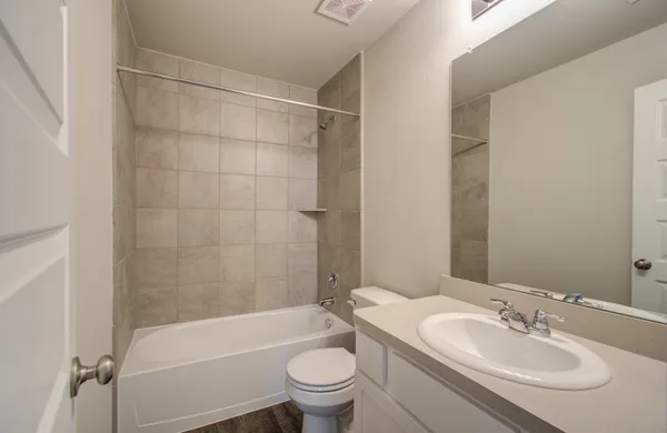 $2,700 | 506 Hidden Brk Drive, Baytown, TX 77523