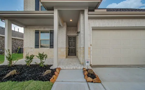 $2,700 | 506 Hidden Brk Drive, Baytown, TX 77523