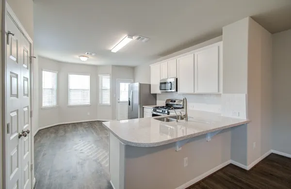 $2,700 | 506 Hidden Brk Drive, Baytown, TX 77523