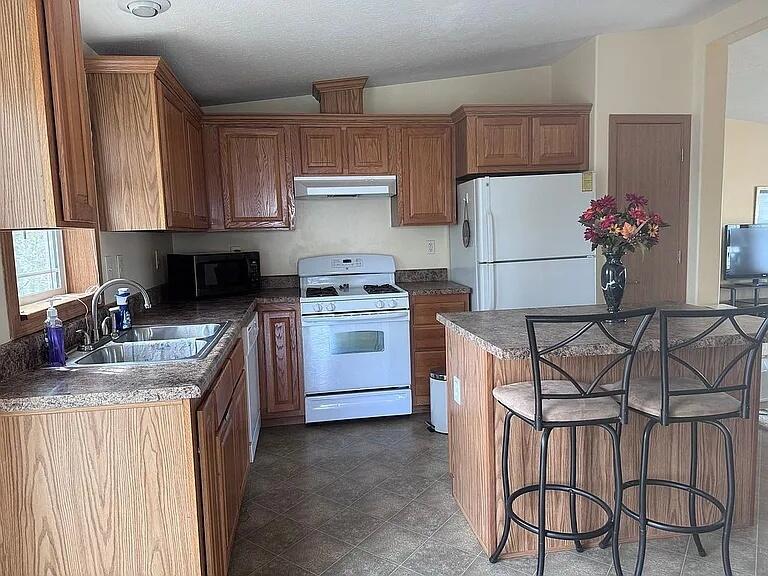 530 East Rainbow Road Newaygo, MI 49337 - Photo 3 of 21 afccec17e94ecb89bd478f425f84f614-cc_ft_7