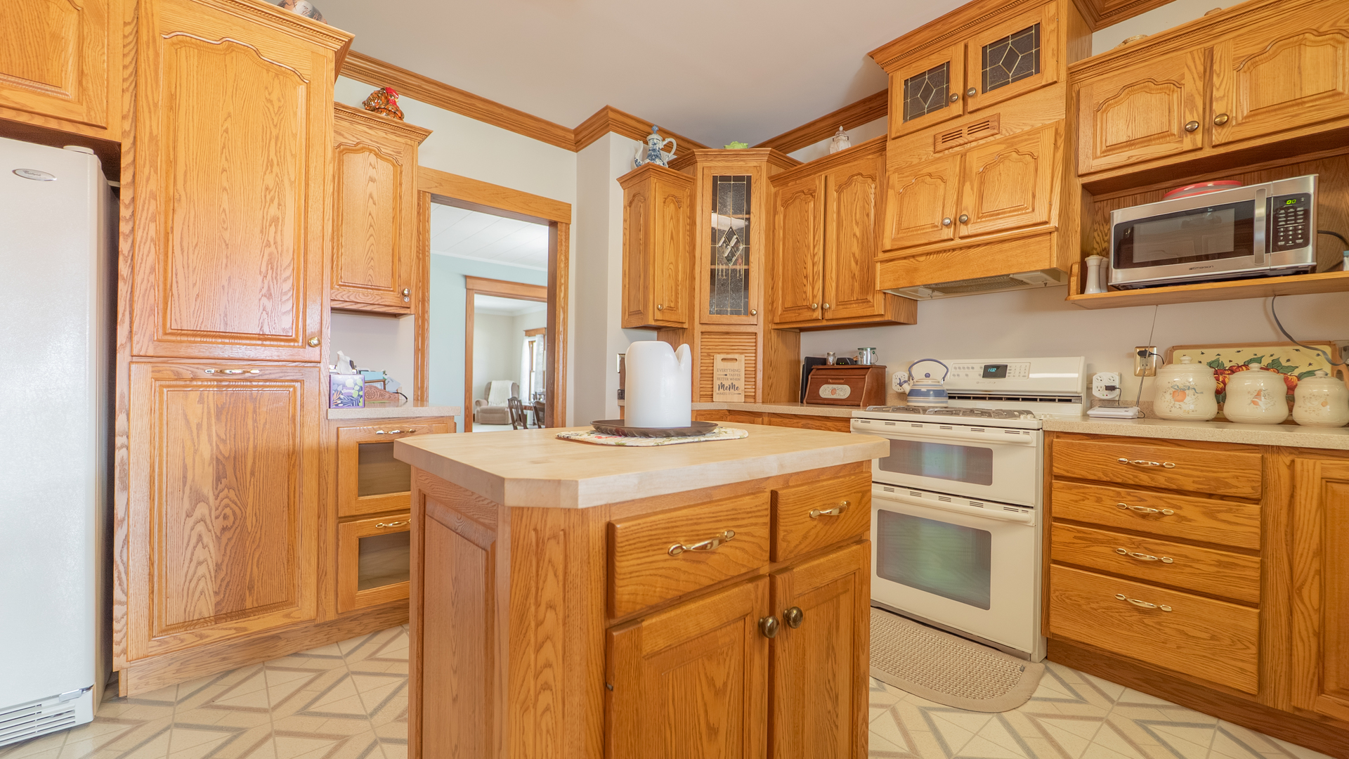 1340 East 2700 North Road Clifton, IL 60927 - Photo 28 of 80 a kitchen with a stove a sink and a refrigerator