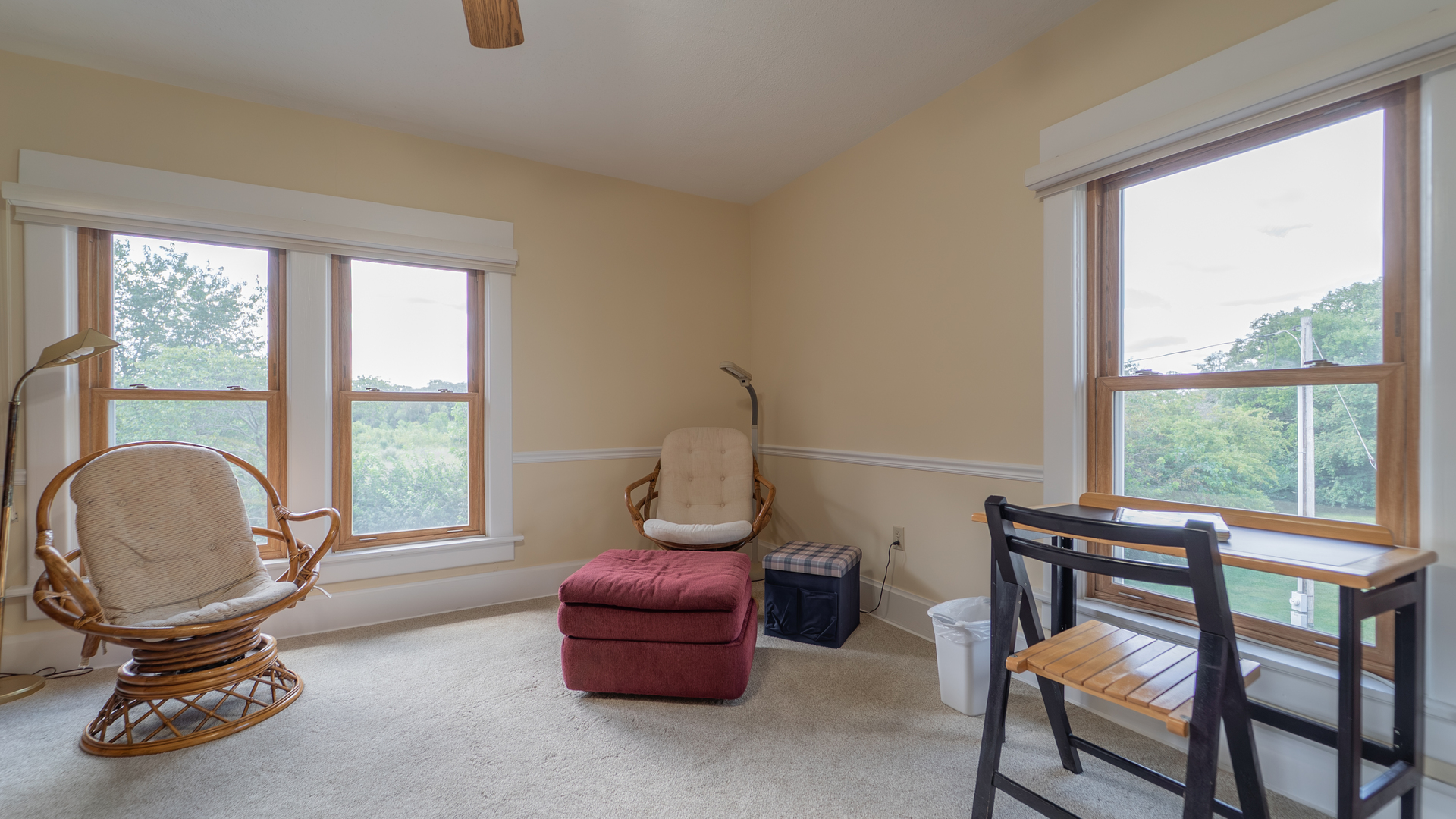 1340 East 2700 North Road Clifton, IL 60927 - Photo 33 of 80 a room with furniture and a window