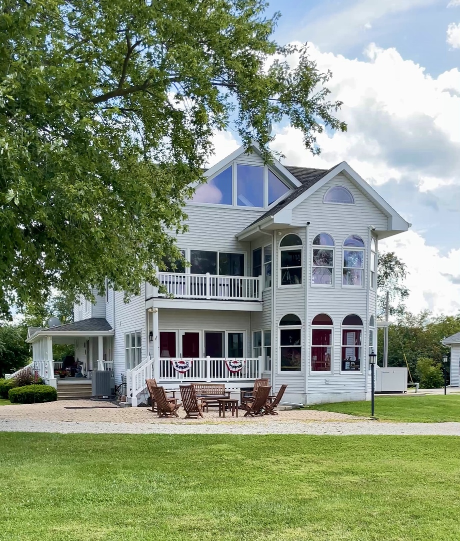 1340 East 2700 North Road Clifton, IL 60927 - Photo 8 of 80 a front view of house with yard and green space