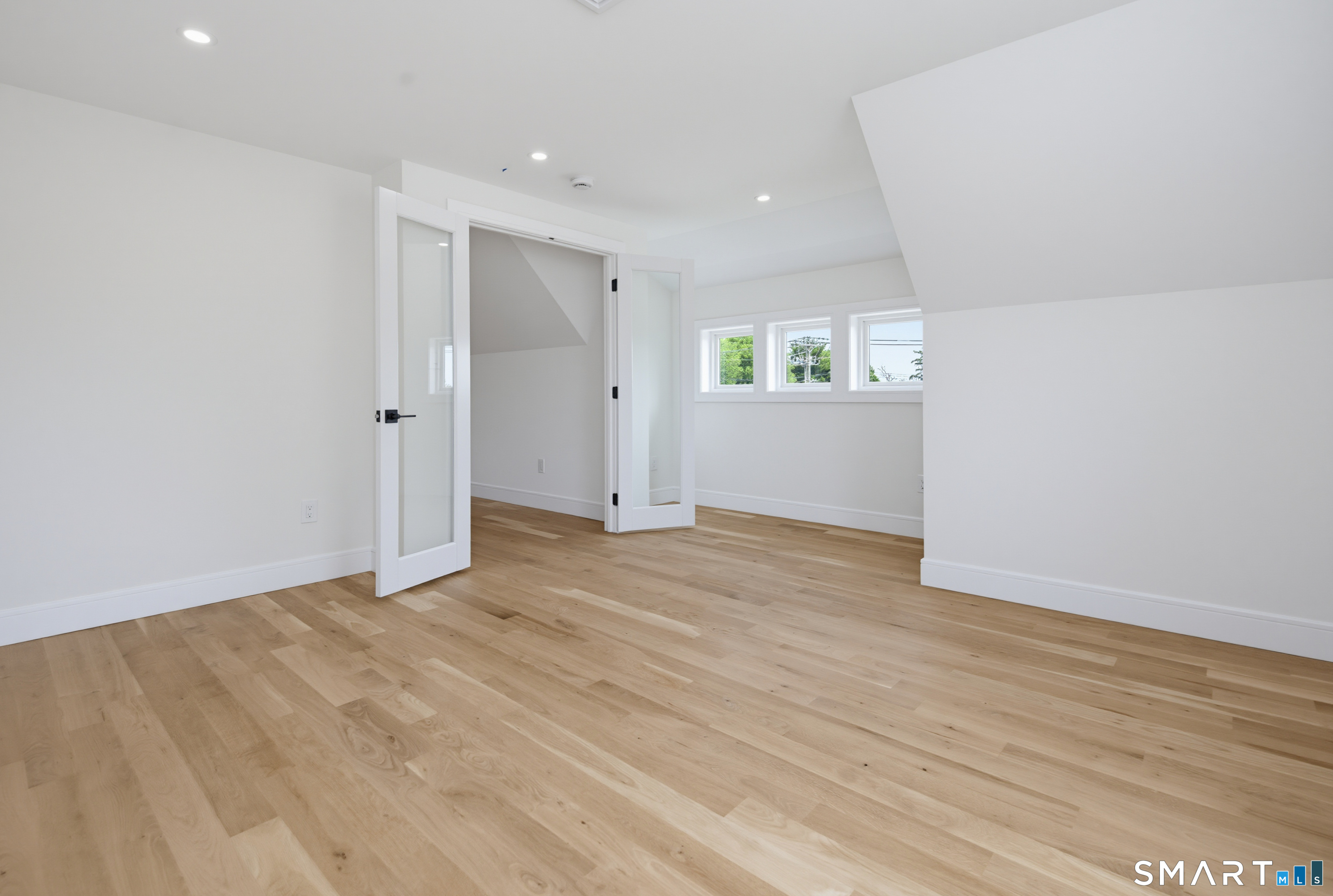 694 Jennings Road Fairfield, CT 06824 - Photo 37 of 39