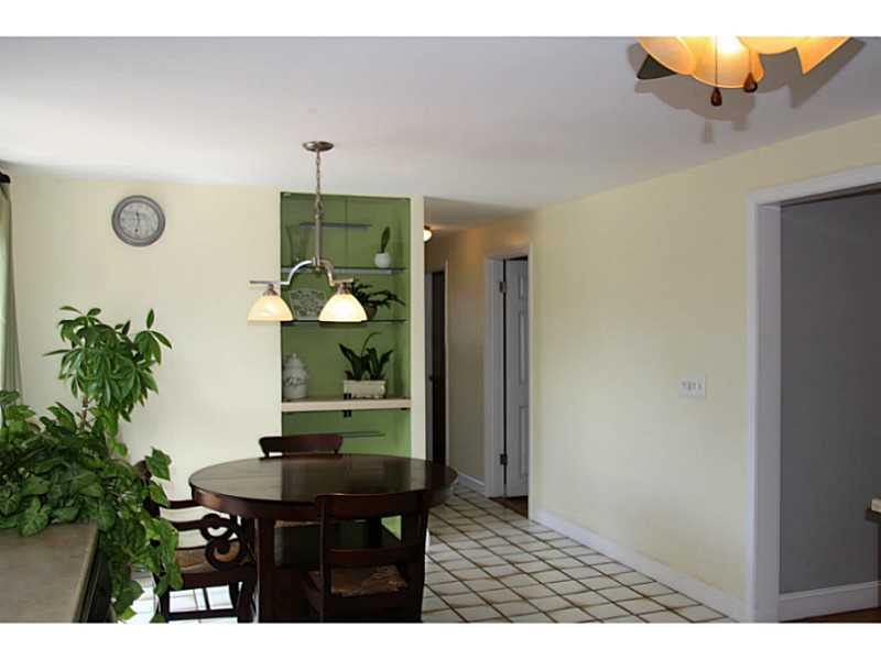 222 Asylum Road Warwick, RI 02886 - Photo 7 of 24 Dining Area.