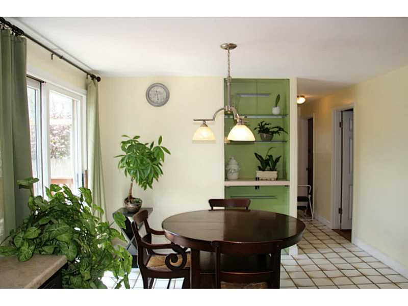 222 Asylum Road Warwick, RI 02886 - Photo 8 of 24 Dining Area.