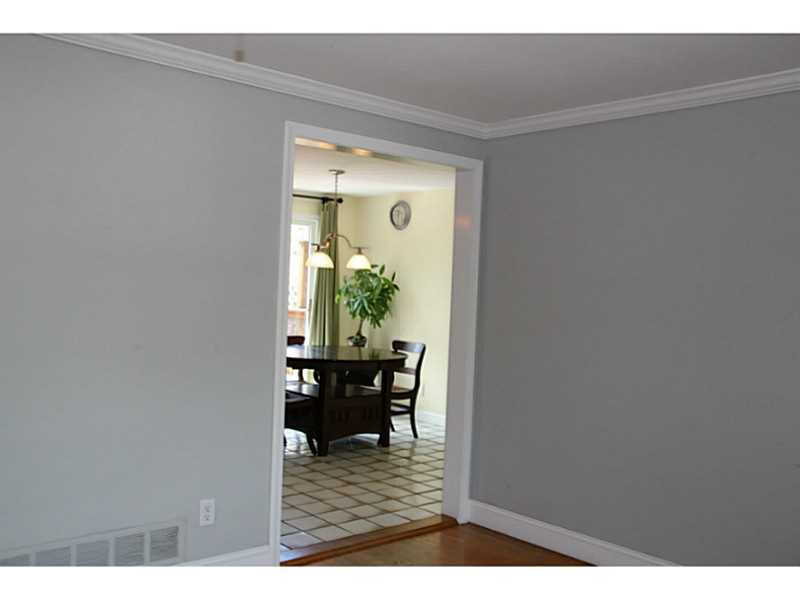 222 Asylum Road Warwick, RI 02886 - Photo 10 of 24 Living Room.