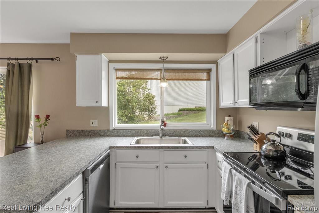 1609 Stonecrest Drive Rochester Hills, MI 48307 - Photo 15 of 39
